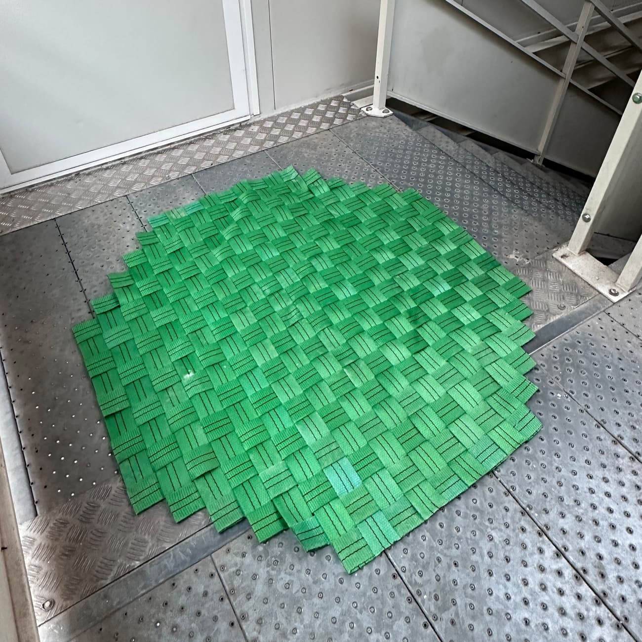 Home Affairs TAPIS RO. M / CARPET RO. M